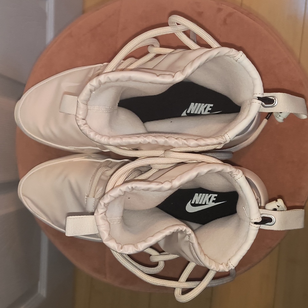 Nike Women's Tanjun High Rise Phantom Boots Size 8 NWOB - Picture 7 of 9